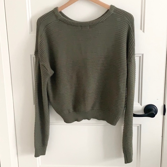 green sweater crop top - Picture 2 of 3